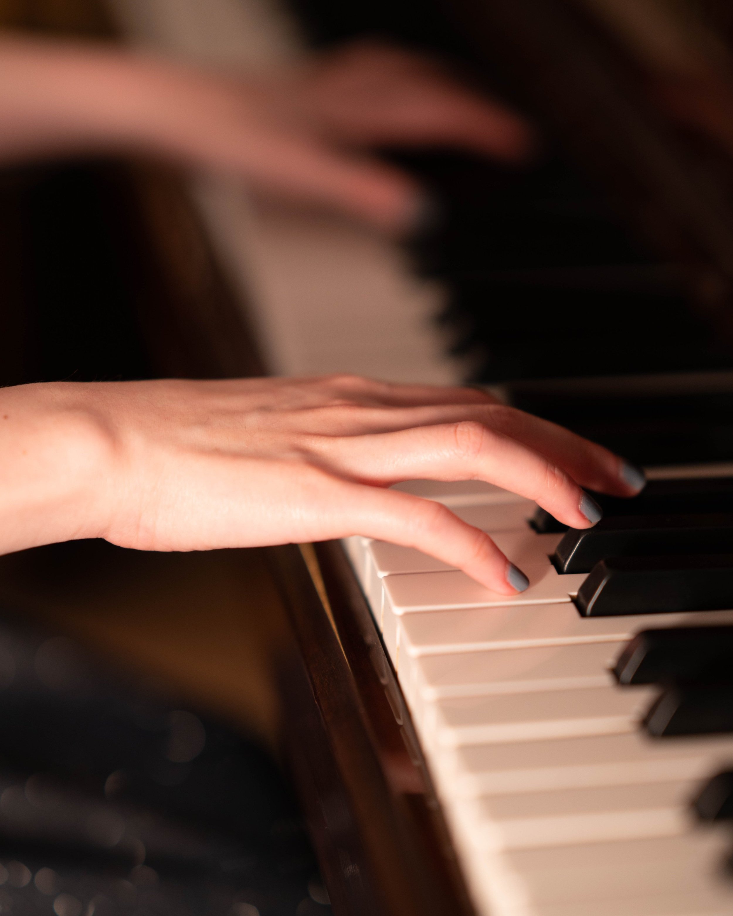 playing the piano, learn to play piano
